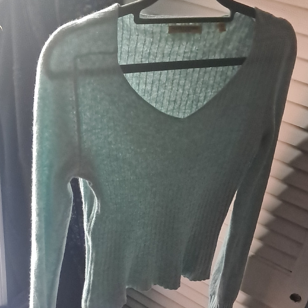 Powder Blue V-Neck Ribbed Knit Sweater - Picture 4 of 4